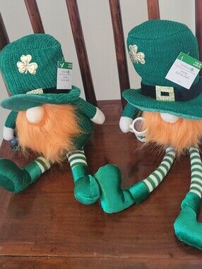 St Patrick's Day 2 Gnomes display figures/New wtags/17" w mug/13" w pot of gold.